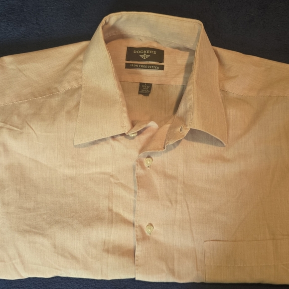 Dockers Iron Free Fitted Red And White Twill Shirt - Picture 4 of 4